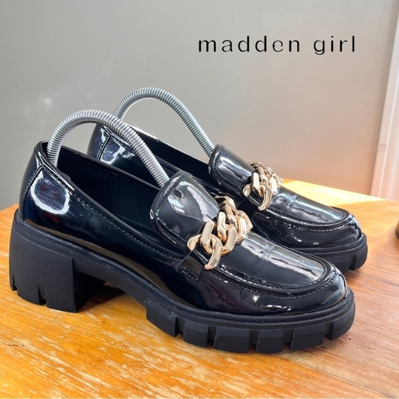 Madden Girl Hoxton Chain Link Chunky Heel Loafers - Picture 1 of 13